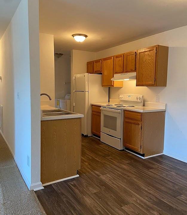 1st image of 425 Acorn Grove Ln #H