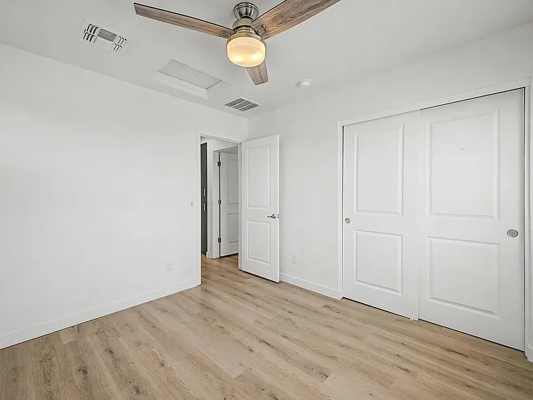 105 W Latona Rd — Photo 34