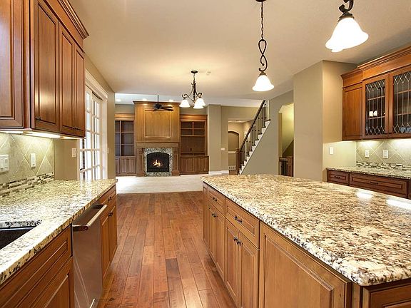 5th image of 1207 Lakeview Dr