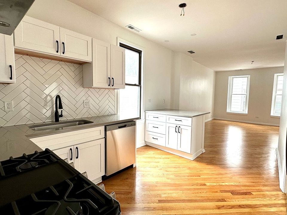 1st image of 2025 N Clifton Ave APT 2R
