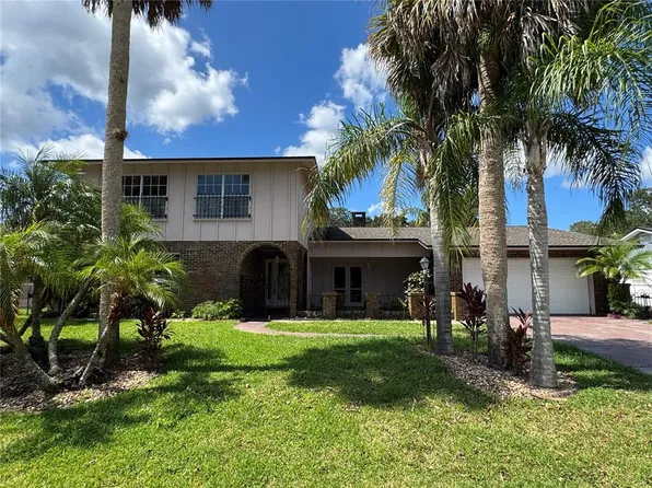 8 Felicia Ct, Palm Coast, FL 32137