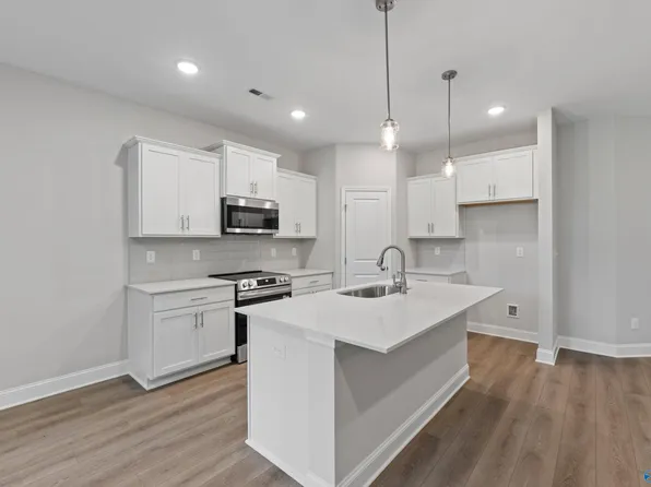 153 Rose Valley Dr, New Market, AL 35761