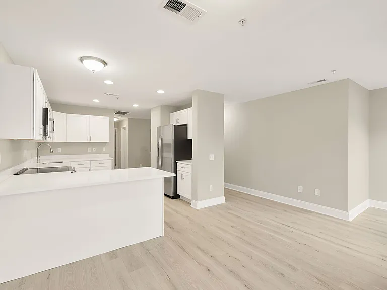 1753 W St SE — Photo 2