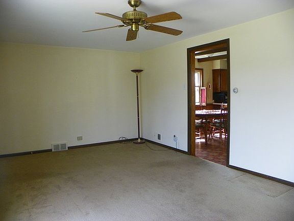 3rd image of 10802 S Sacramento Ave