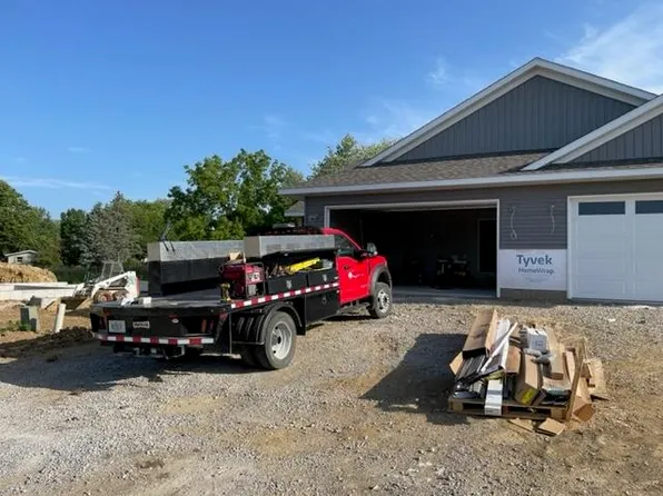 923 Prairie View Dr, West Branch, IA 52358