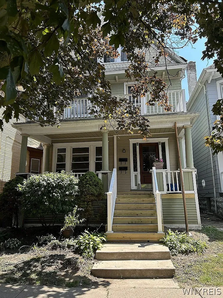 3 bed, 1.0 bath, 2396 sqft, $1,550 — Photo 1