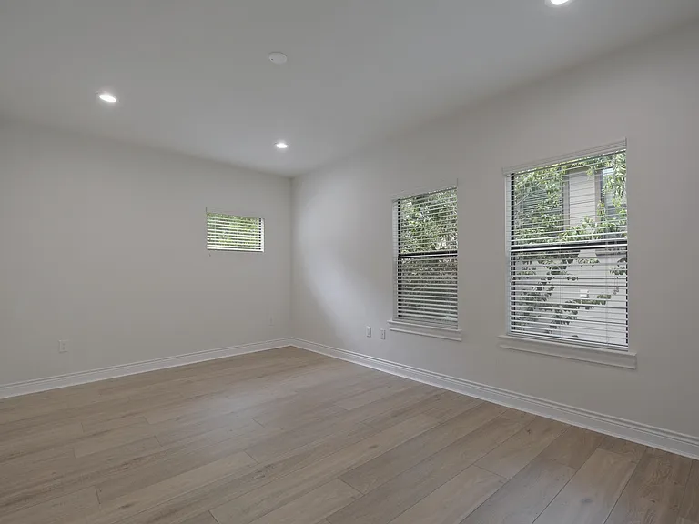 1915 David St — Photo 17