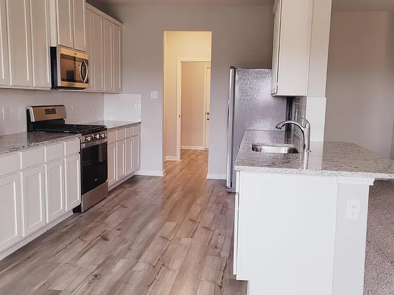 1912 Liam Dr — Photo 6