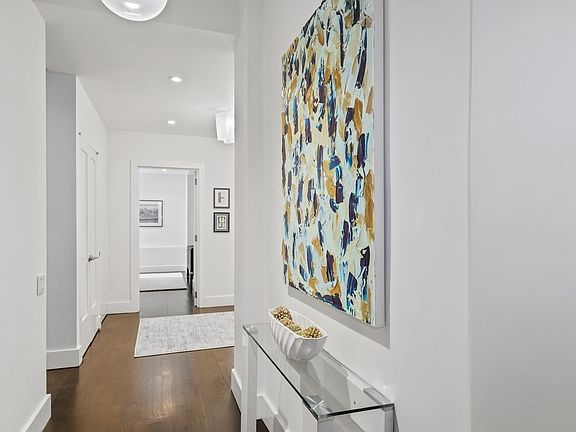 3rd image of 200 E 57th St APT 15A