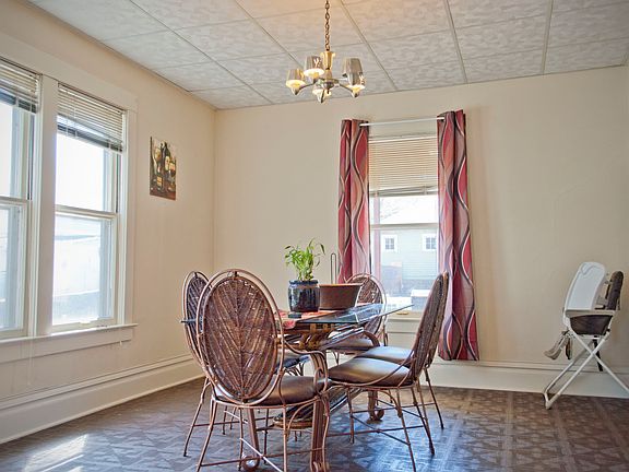 4th image of 1510 Villa Ave
