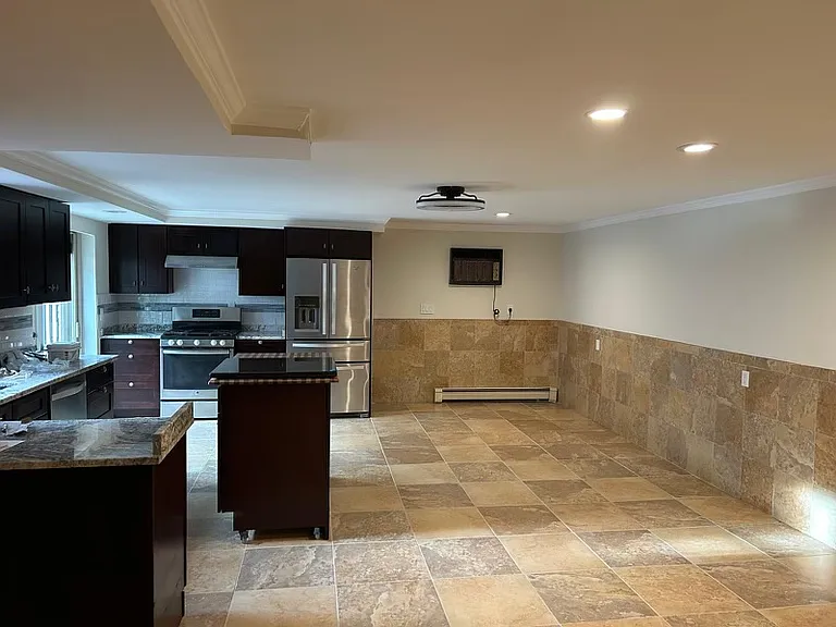 410 Jane St — Photo 2