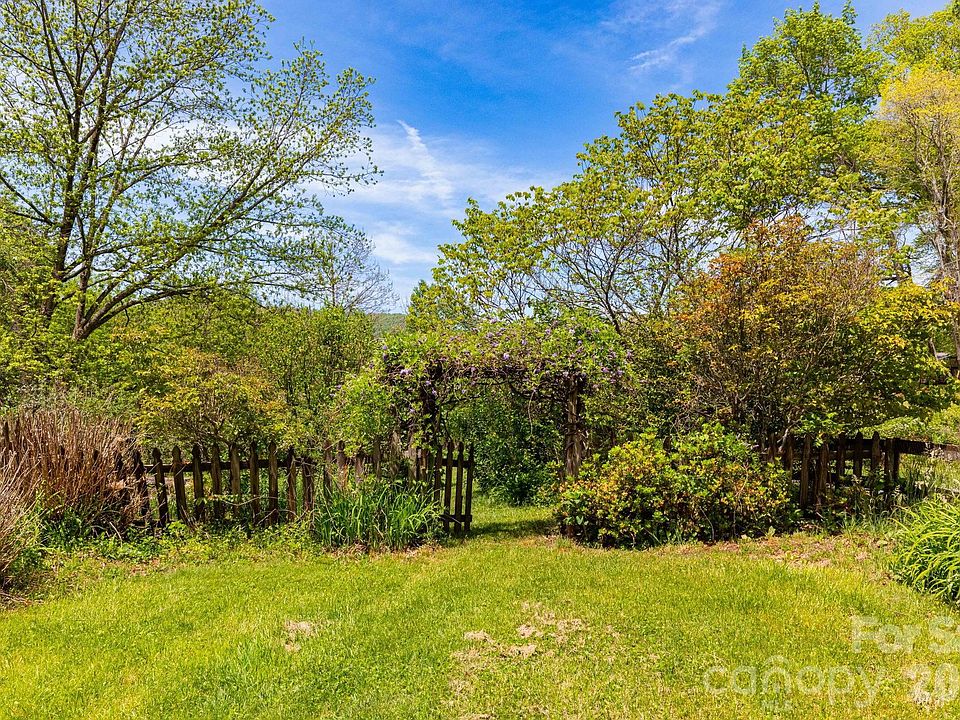19th image of 1492 Murray Rd