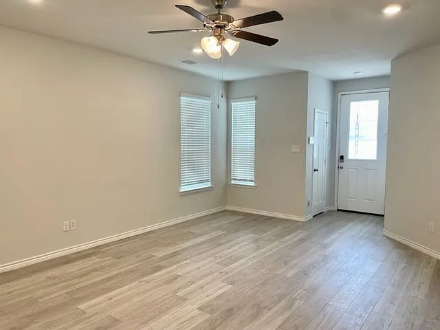 1051 Toledo Bend Dr — Photo 3
