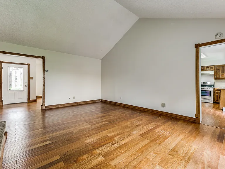 1607 Heather Glen Ct — Photo 13