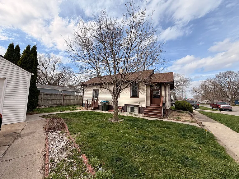 308 S 19th St — Photo 1