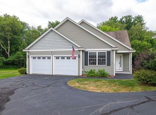 8 Jamesway Dr, Litchfield, NH 03052