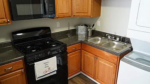 Holmes Pointe Apartments Photo 1