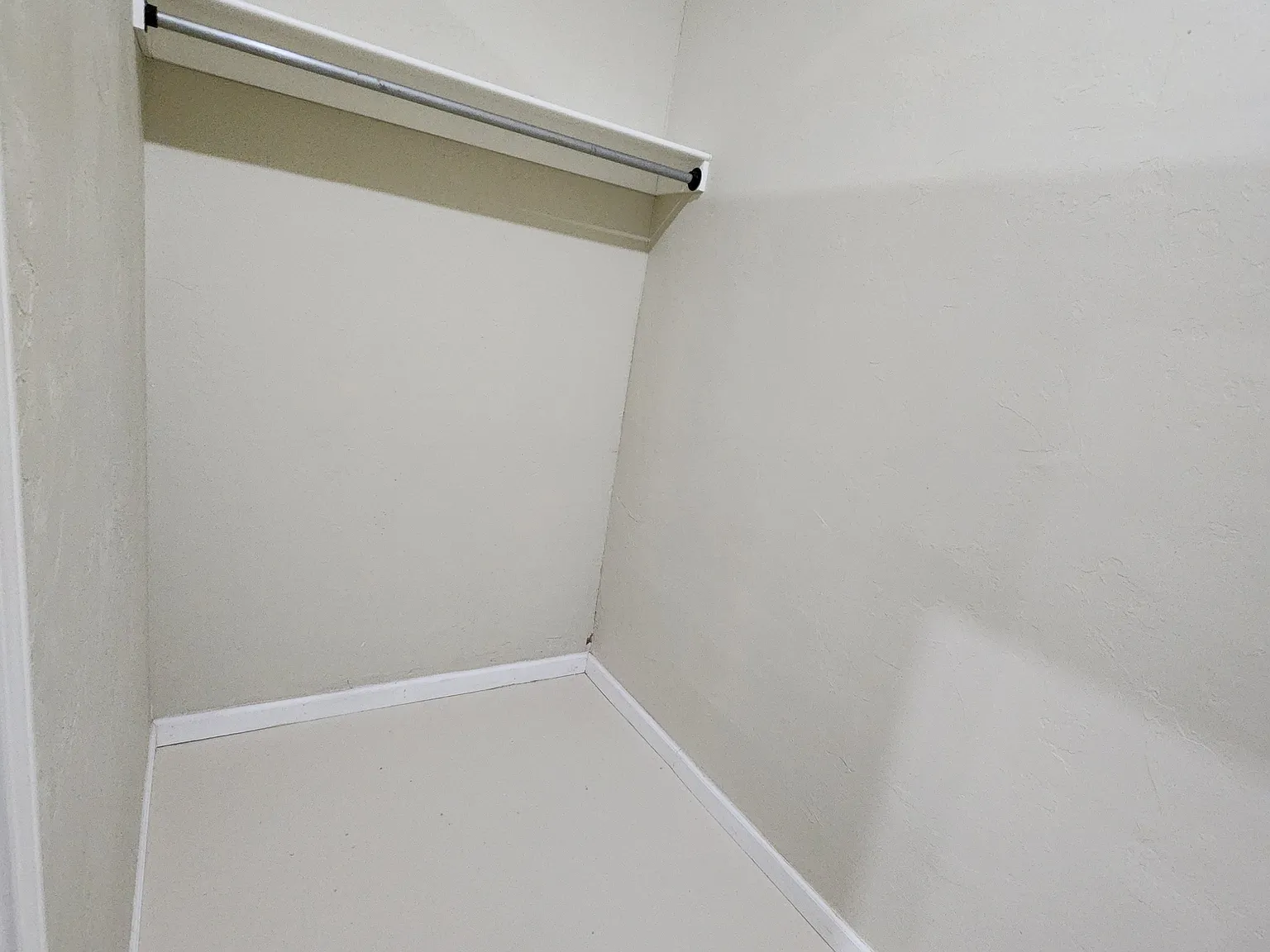 208 E Main, Apt #3- Cde Holdings - 1 — Photo 3