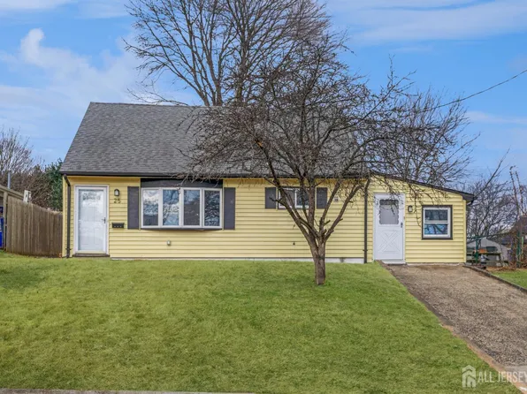 25 Pinetree Dr, Parlin, NJ 08859