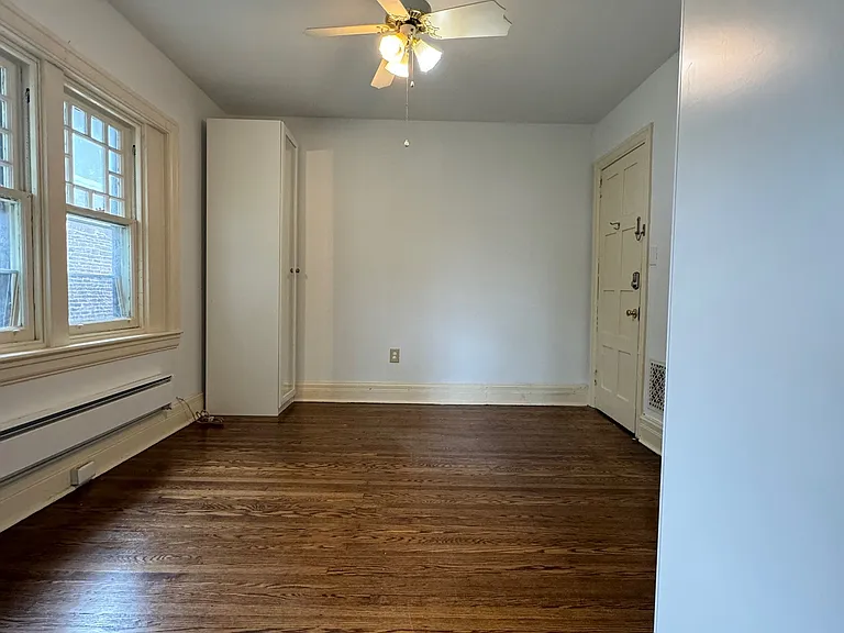 153 W Penn St #2R — Photo 7