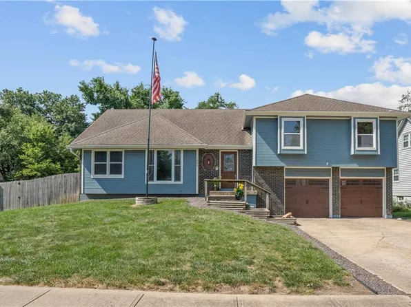 1953 E Jamestown Dr, Olathe, KS 66062