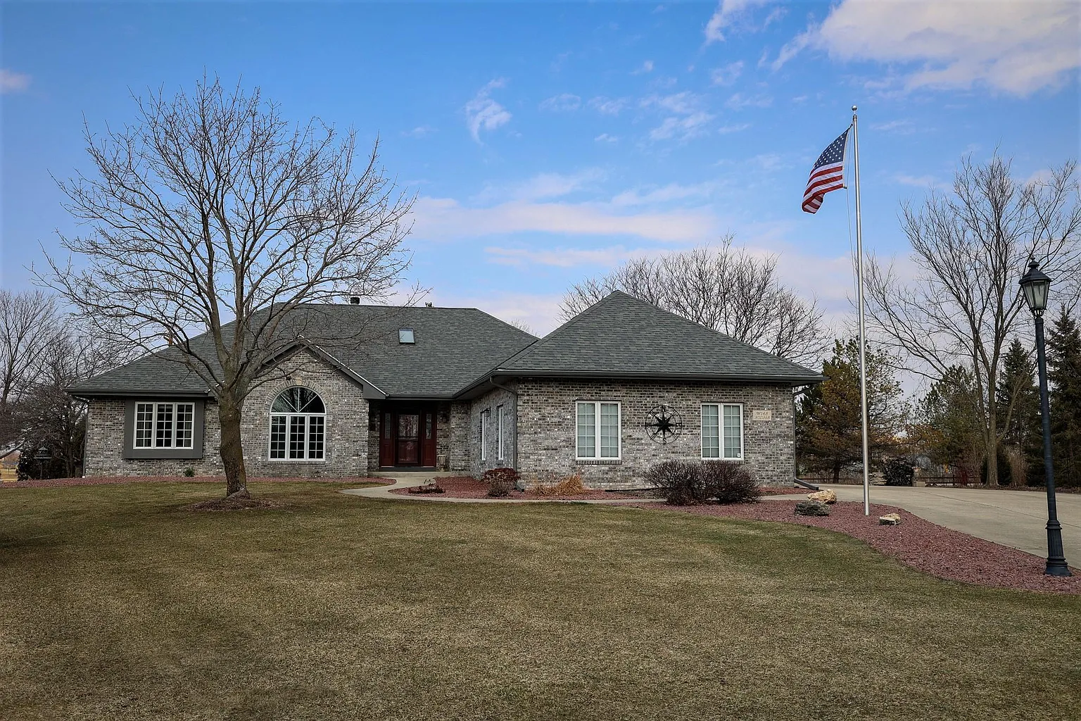 W148N10368 Whetherfield Ct photo 1
