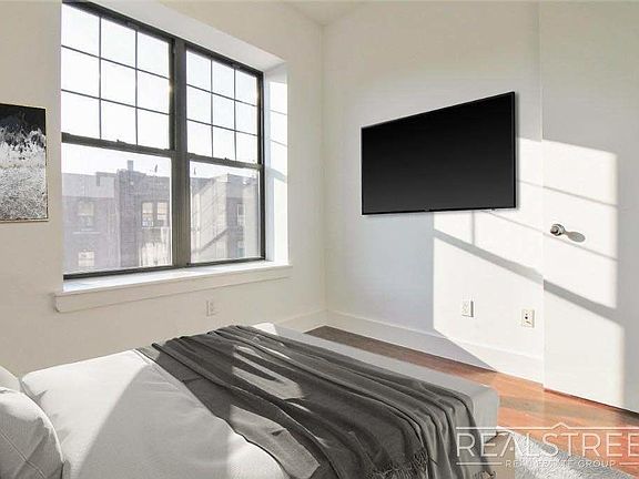 4th image of 750 Lincoln Pl #3