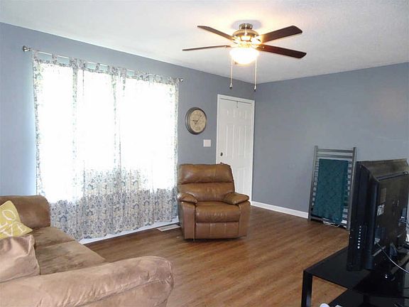 3rd image of 2619 Cummings Cir