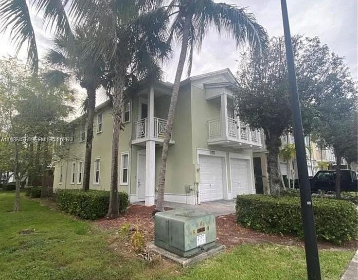 7414 NW 107th Ct — Photo 3