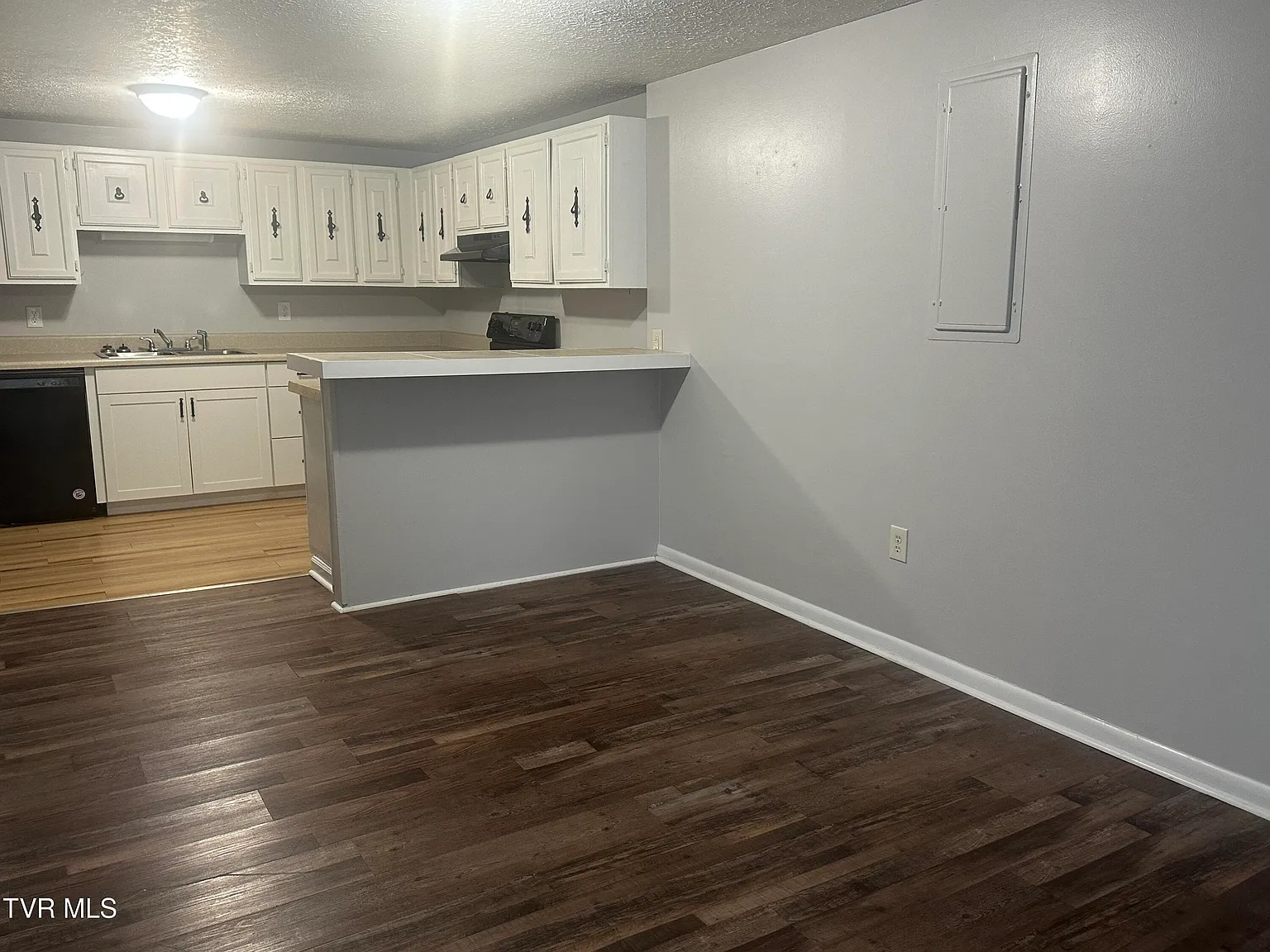 2 bed, 976 sqft, $1,000 — Photo 3