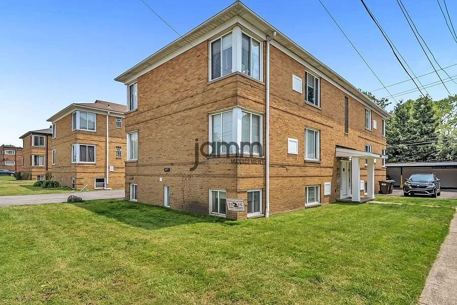 Renovated 1 Bedroom, 1 Bathroom Apartment in Rocky River! — Photo 2
