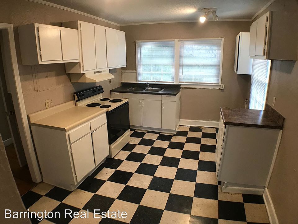 2nd image of 323 Louisa St
