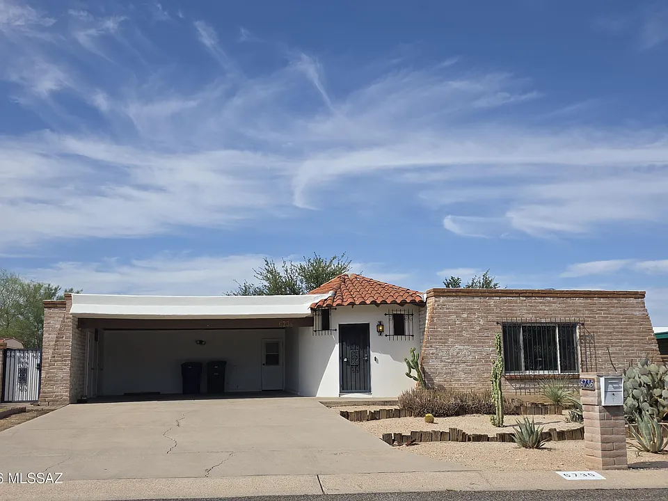6736 E Rosewood Cir