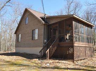 126 Forest Oaks Dr, Hawley, PA 18428