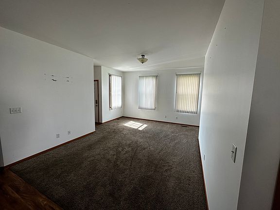 4th image of 2968 Meadowlark Ln