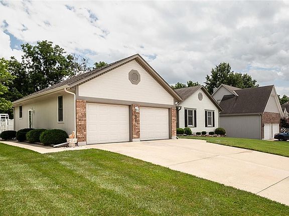 3rd image of 3401 Gateway Dr