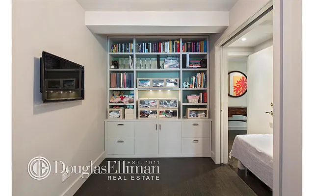 Rented by Douglas Elliman | media 19