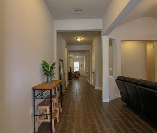 4th image of 2424 Bowen St