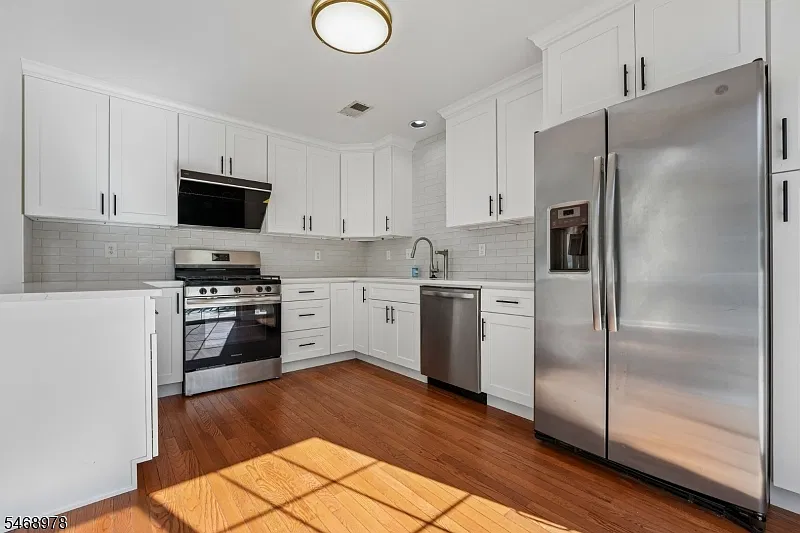 3 bed, 2.5 bath, $4,550 — Photo 3