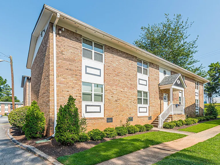 Georgian Oaks Apartments — Photo 21