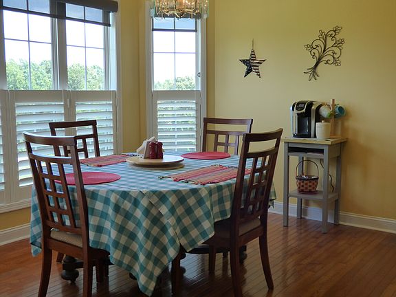 kitchen nook/baywindow