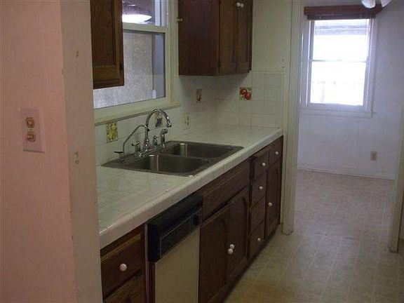 4th image of 828 W Peralta Way