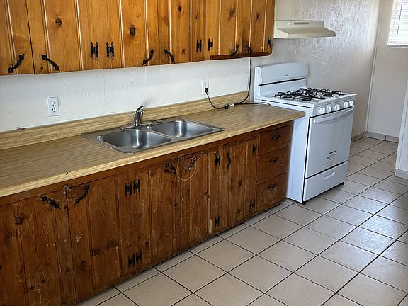 2nd image of 2001 W Broadway St #11371210