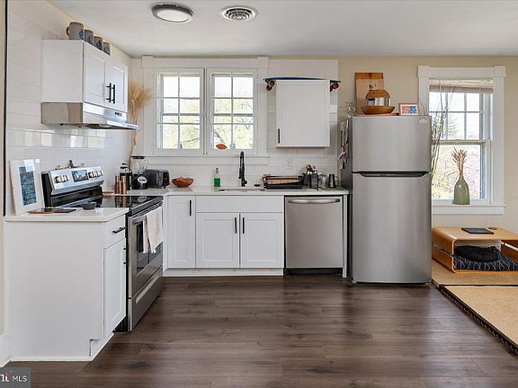 5th image of 104 Maple Ave APT 6