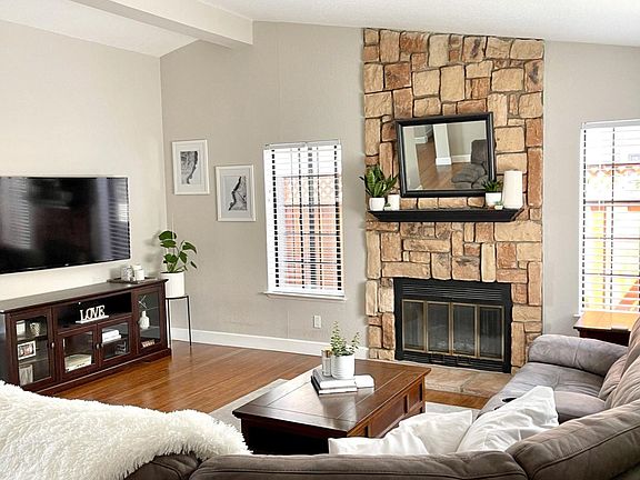 3rd image of 6039 Foothill Glen Dr