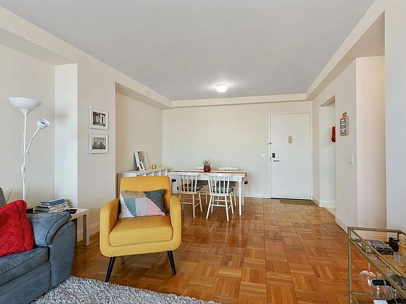 4th image of 215 E 96th St #35A