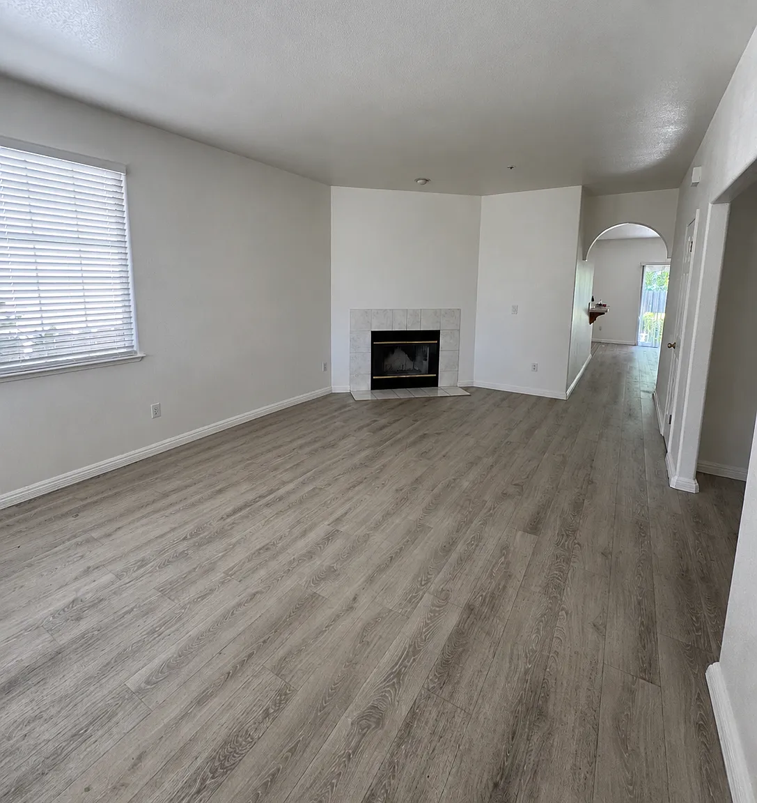 3 bed, 1585 sqft, $3,700 — Photo 1