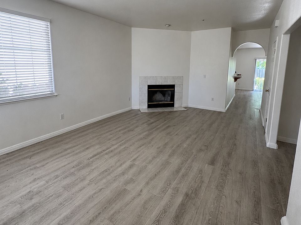 1st image of 2135 Devonshire Dr