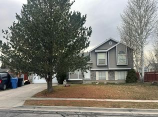 5628 S Le Chateau Way, Kearns, UT 84118