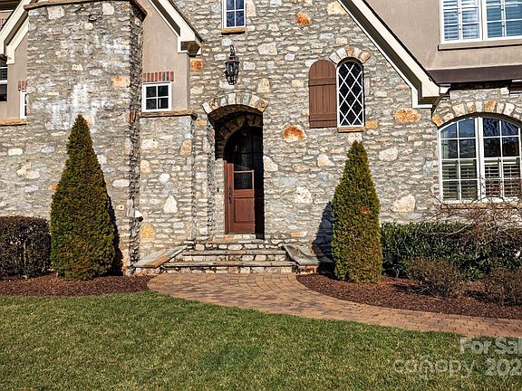 5th image of 284 Milford Cir